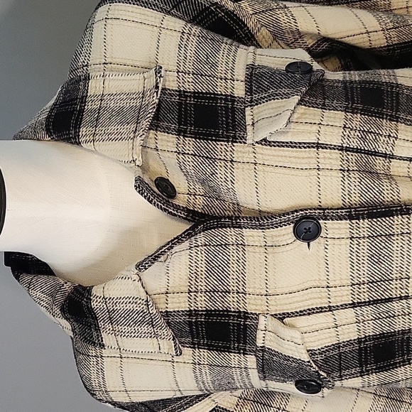 Lucky Brand Black & Cream Plaid Midweight Shacket Coat - Size Medium - Picture 5 of 12
